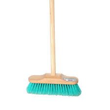 Varian Soft Synthetic Sweeping Brush with Wooden Handle 10"
